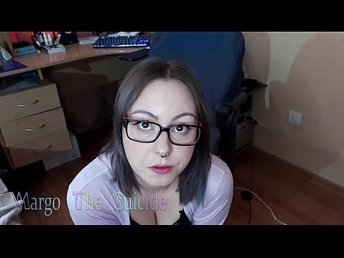 ❤️ မျက်မှန်တပ်ထားသော Sexy ကောင်မလေး Dildo ကို ကင်မရာတွင် နက်ရှိုင်းစွာ စုပ်သည်။ ❌ အိမ်လုပ် porn မှာ ငါတို့မှာ ﹏